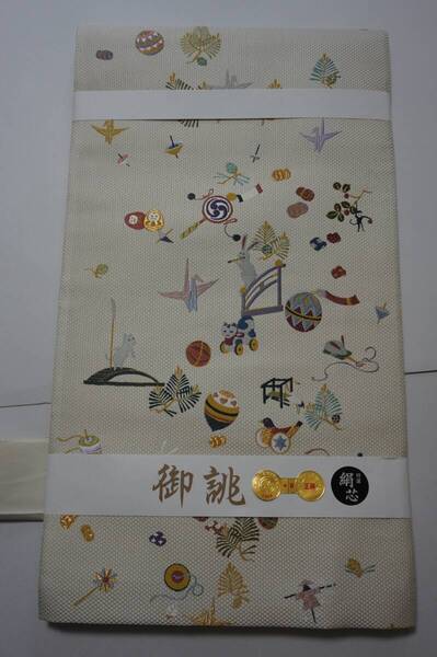 送料込)新品即決!翌日発送可能!薙刀と笛ほかの昔話を題材にした袋帯です、白白はい色、、絹芯