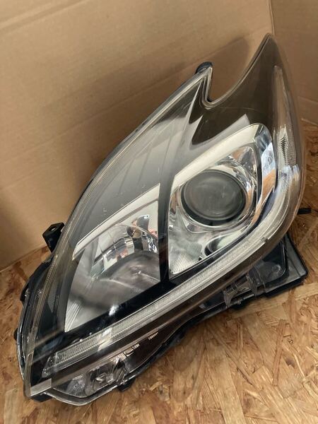 プリウス G's ZVW30 後期 左 助手席側 HID ヘッドライト ユニット KOITO47-52 刻印ナ キセノン