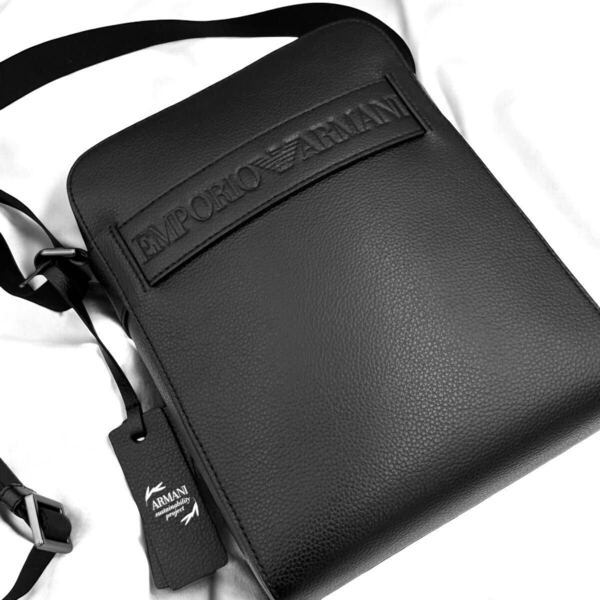 未使用級●エンポリオ アルマーニ レザー ショルダーバッグ クロスボディ EMPORIO ARMANI メンズ ビジネス イーグルロゴ型押し チャーム 革
