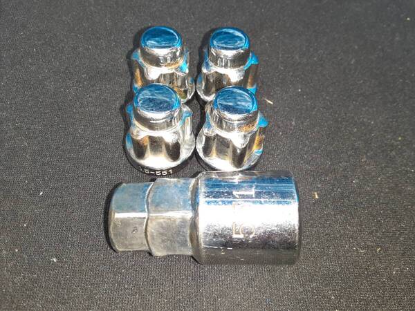 自動車用 ロックナット 中古 12mm PT1.5 送料込み (小)
