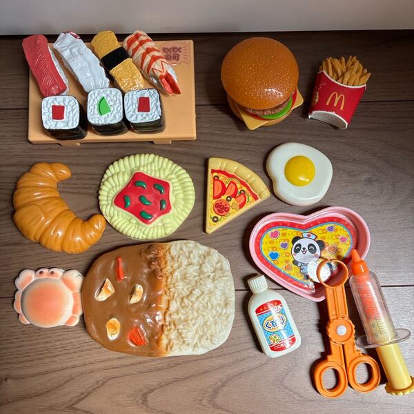 中古 ままごとセット トイローヤル カレー 寿司セット ハンバーガー マクドナルド マックポテト お医者さん アンパンマン 送料込