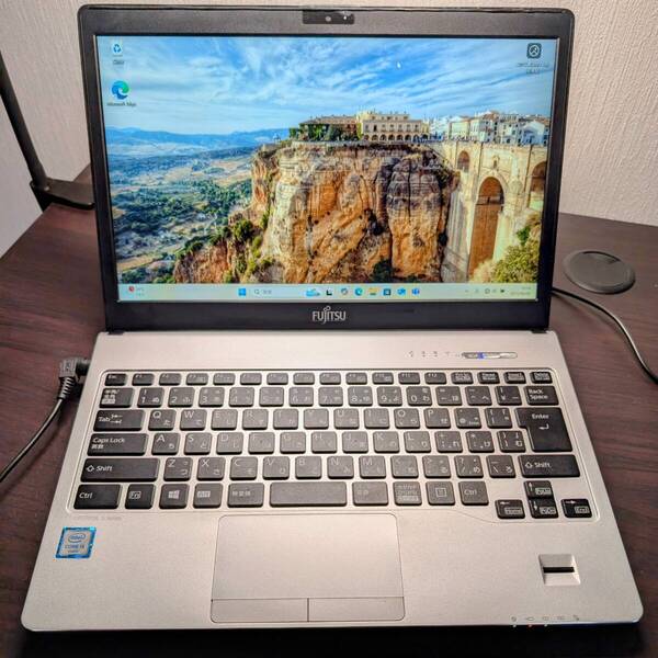 FUJITSU ノートパソコン (第6世代 Core i5 / メモリ8GB / SSD 256GB / WEBカメラ搭載)