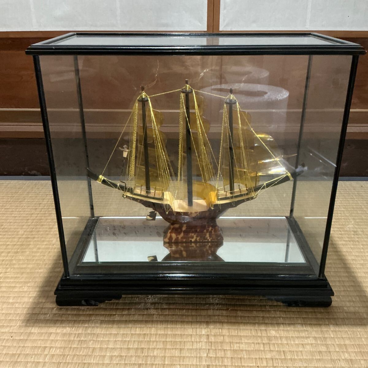 船の模型 ガラスケース付き