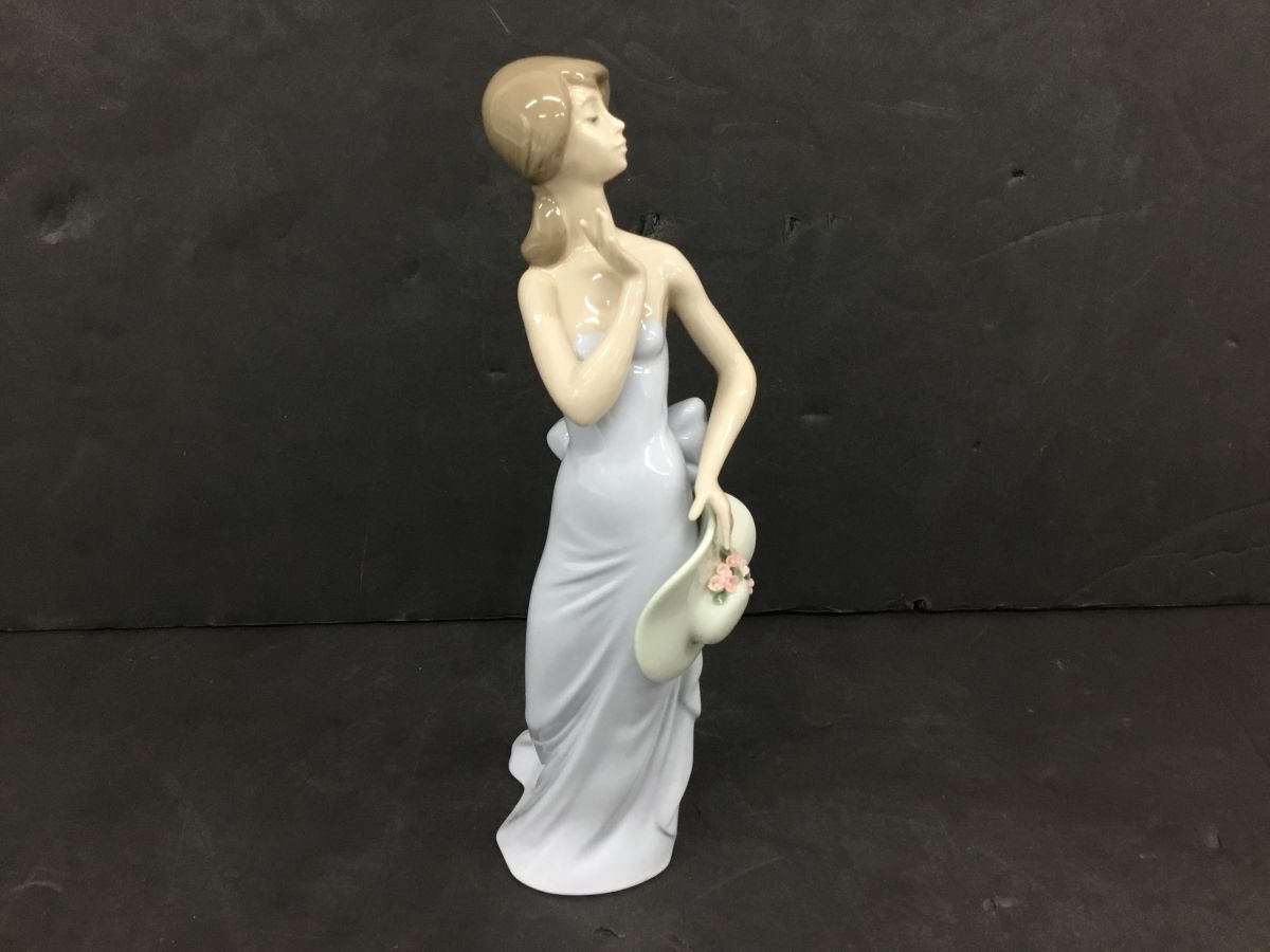 希少品】リヤドロ 1482 イヴ 渚にて 1985〜1988 廃盤品 - メルカリ