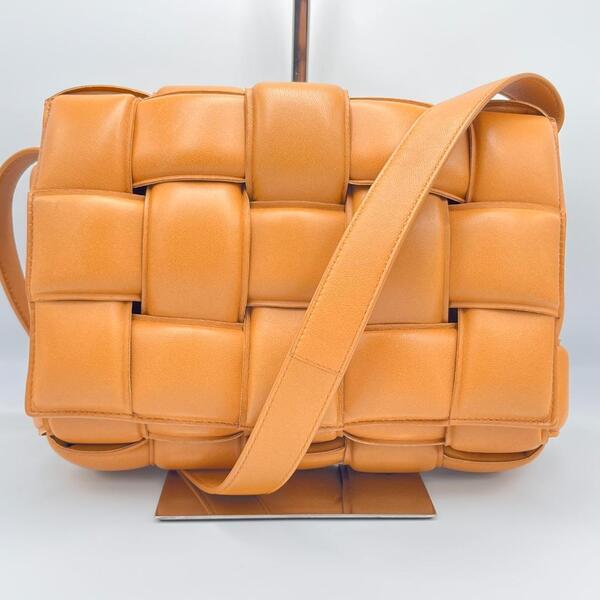 美品☆BOTTEGAVENETA ボッテガヴェネタ マキシパデットカセット ショルダーバッグ