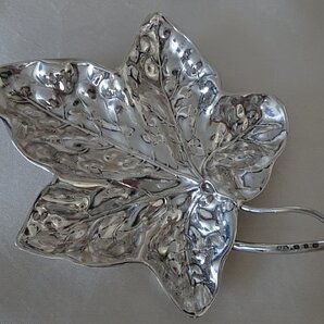 Grace アンティーク イギリス 1899年 Norton&White ナチュラリズムの逸品 純銀(スターリング・シルバー925/1000)のリーフ型ディッシュ 87g