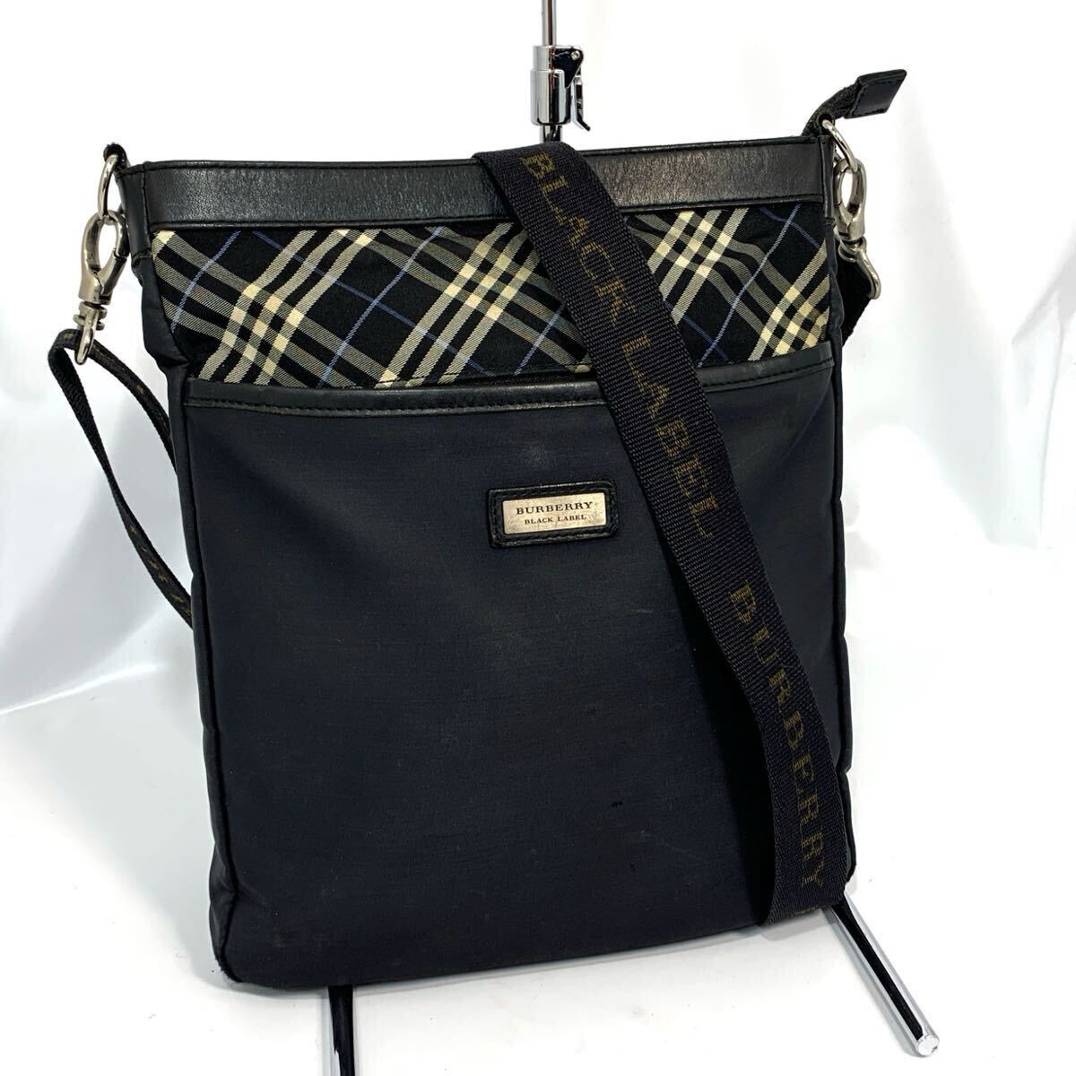 BURBERRY black label ショルダーバッグの値段と価格推移は