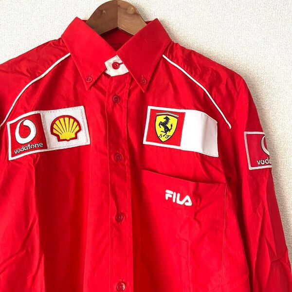 美品★FILA Ferrari コラボ★フェラーリ レーシング チーム 長袖 ボタンシャツ S★コレクション レッド 赤 フィラ F1 ピットシャツ 支給品