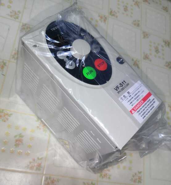 東芝 多機能・小形インバータ VFS11-2002PM-AN 新品 送料無料
