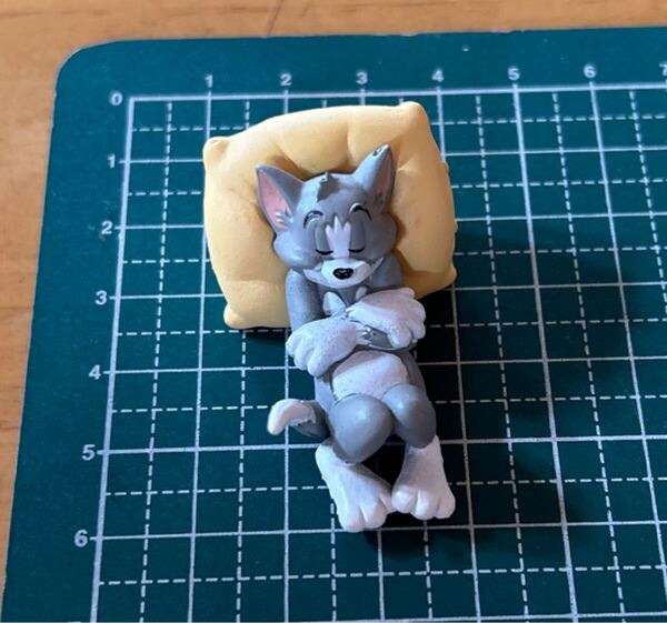 ガチャ トムとジェリー すやすやフレンドFig. トム(まくら) ミニフィギュア 送料無料