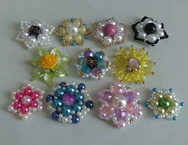 ① ハンドメイド ビーズ モチーフ 花モチーフ アクセサリー 手芸 パーツ 花 星 3D アップリケ ブローチ コサージュ