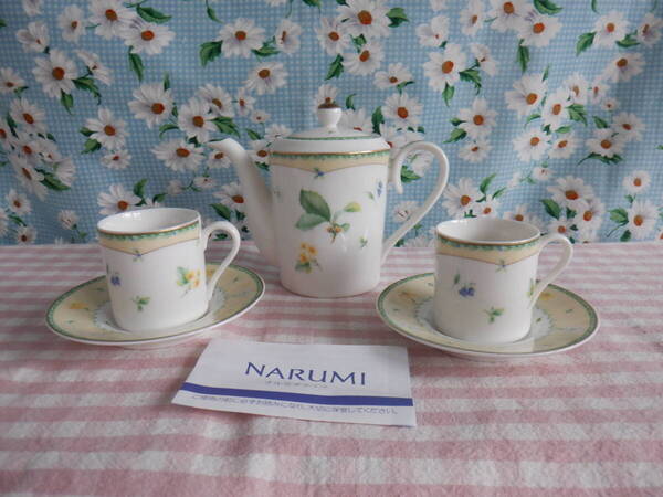 E6 NARUMI『ナルミ★金彩 小花柄のティーポット&ペアデミタスカップ&ソーサーセット』~箱付き 外箱に凹みと覚書が2か所あり