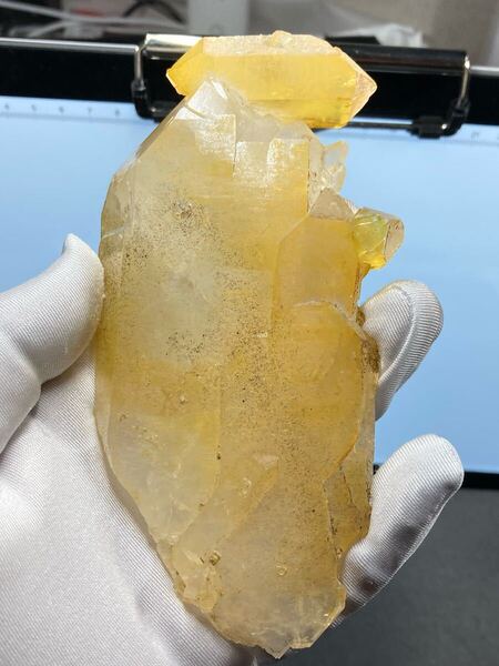【綺麗な黄色 ゴールデンヒーラー】面白い形 パキスタン スカルド産 ヒマラヤ水晶 約240g 0603