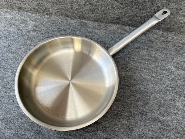 <送料込>業務用 ステンレス18-10 フライパン 32cm/片手鍋 ハンバーグ アウトドア キャンプ バーベキュー 鉄板 厨房用品/遠藤 ムラノ