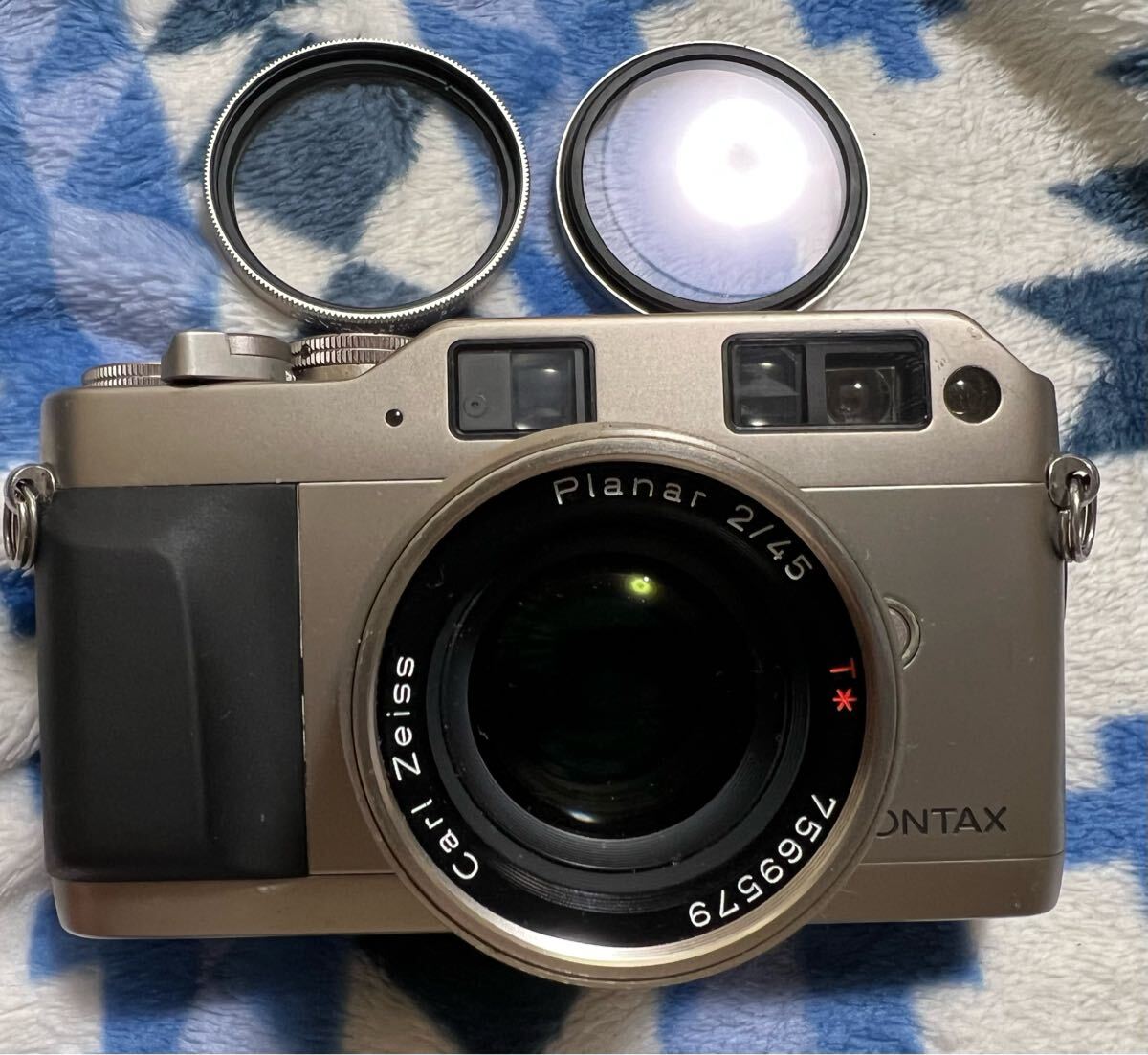 Contax G1 現状品　2/45 Contax G1（白標） #053398 + Carl Zeiss Planar 2/45 #7806148