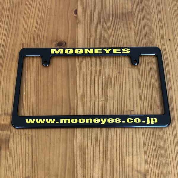 1枚 送料込み 新基準 全面適用 New Std. MOONEYES 黄文字 yellow フレーム ブラック 黒地 www ライセンスフレーム ライセンスプレート