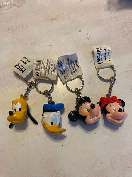 4個セット ディズニー Disney キーホルダー ミッキーミニー ドナルド ディズニーランド ディズニーシー ディズニーリゾート