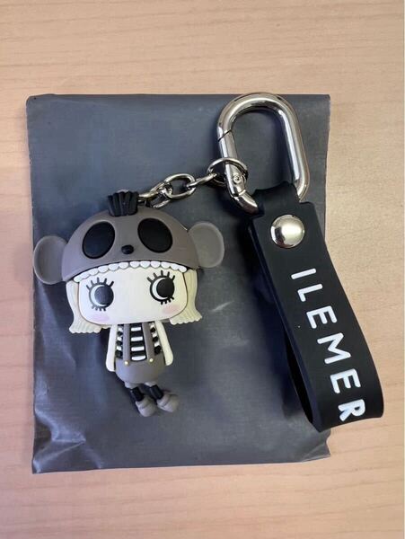 超フォロー割【新品未使用】ILEMER ハッピーチャーム キーホルダーグレー