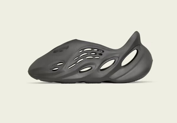 国内正規品 新品未使用 Adidas Yeezy Foam RNR Carbon 29.5 US11 アディダス イージー フォームランナー カーボン