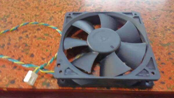 ケースファン 12cm DC12V 0.80A 4pin