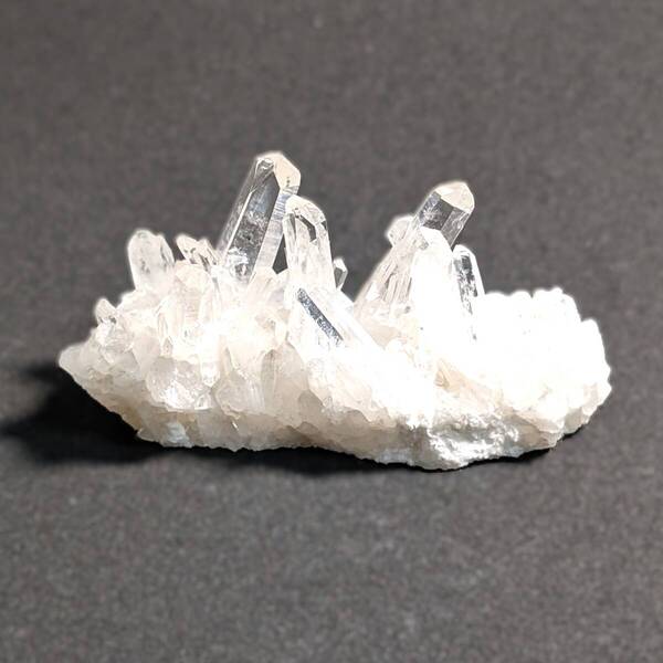 四川水晶 クラスター 原石 結晶の塊が美しい 55g 運命を好転させるエネルギー オブジェ 置物 開運天然石 浄化作用 お守り効果 贈り物
