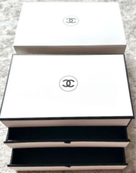 新品 CHANELシャネル ミラー内蔵 ジュエリー メイク ボックス 外箱付き