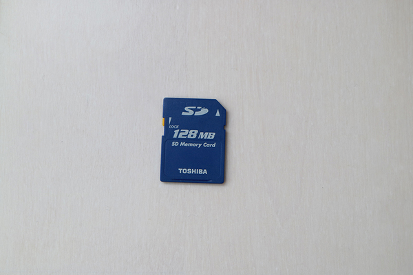< 東芝 > TOSHIBA SD Memory Card 128MB < SDカード >