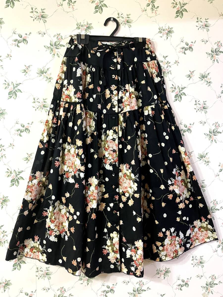 カネコイサオ　スミレブーケ柄ブラウス・スカートセット カネコイサオ スミレブーケ柄ブラウス・スカートセット