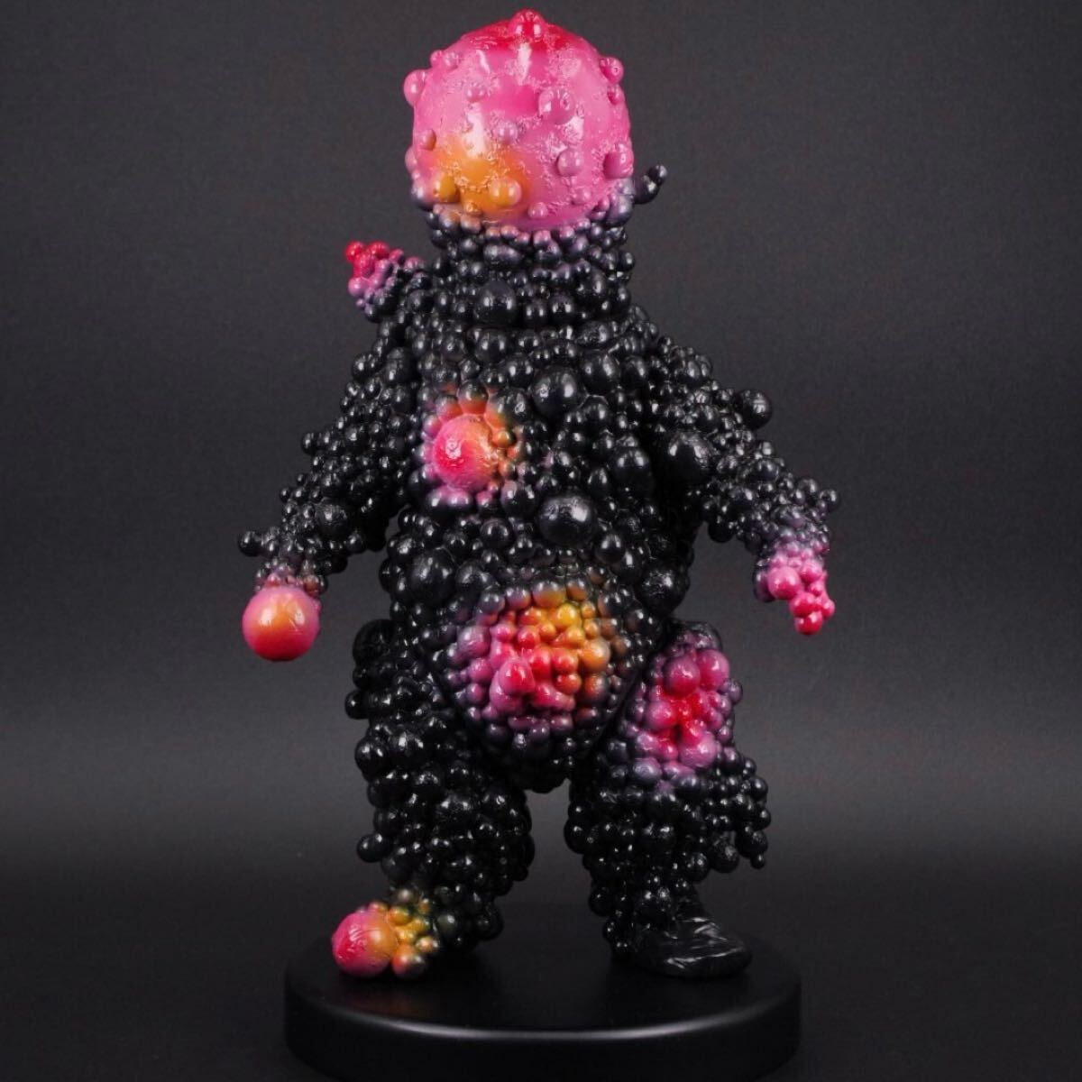 闇玩具を生み出し続ける暗黒エンターテイメントの新キャラクター