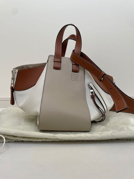 【ロエベ】ハンモックバッグ スモール(クラシックカーフ) ショルダーバッグ トリコカラー タン ライトオート ホワイト LOEWE