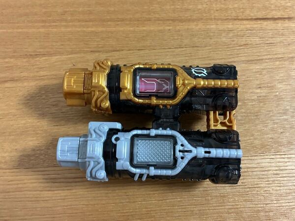 【送料無料】(中古品)仮面ライダービルド◆DXフルフルラビットタンクボトル