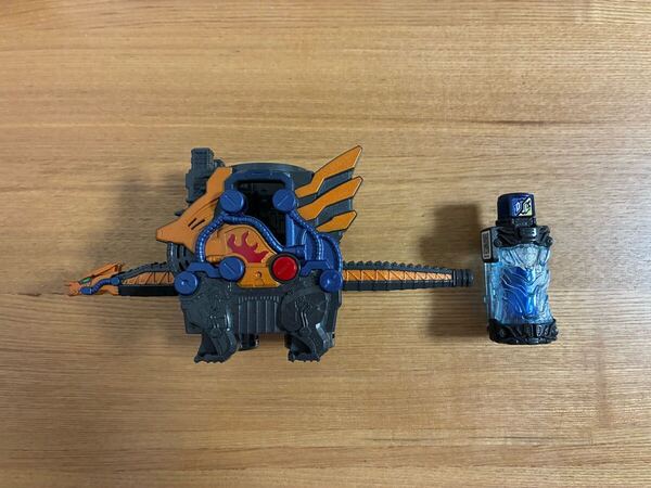 【送料無料】(中古品)仮面ライダービルド◆DXクローズドラゴン