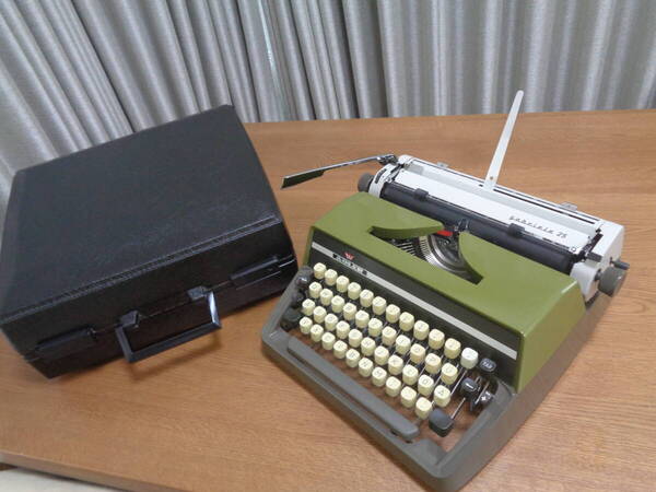 完動品 ADLER gabriele 25 アドラータイプライター QWERTZ配列 ドイツ、フランス語 カスタムカラー 1975年製