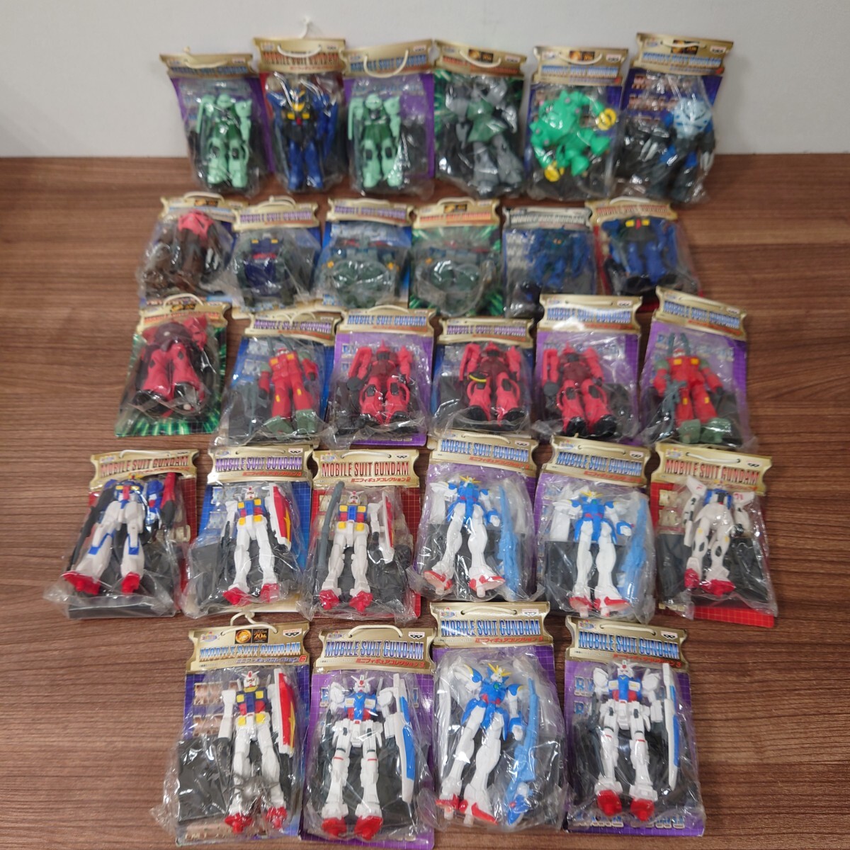 Amazon | 2003年発売品 バンダイ ガンダムミニフィギュア
