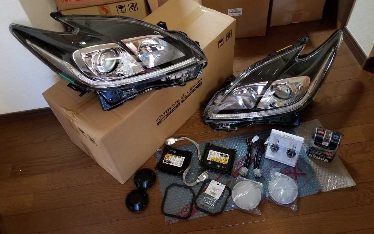 トヨタ　プリウス 30 純正ヘッドライト左右セット　ジャンク　送料込み　中古品 30プリウス 純正後期ツーリングLEDヘッドライト左右セット