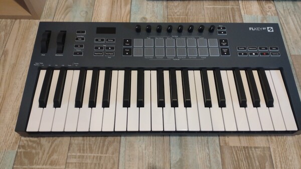 Novation FLkey37 MIDIキーボード