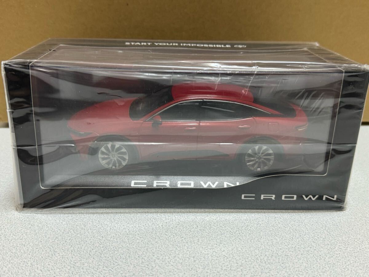【新品、未開封品】CROWN ミニカー 赤 クロスオーバー カラーサンプル トヨタ特注 1/30 新型 クラウンクロスオーバー X 2022 カラー