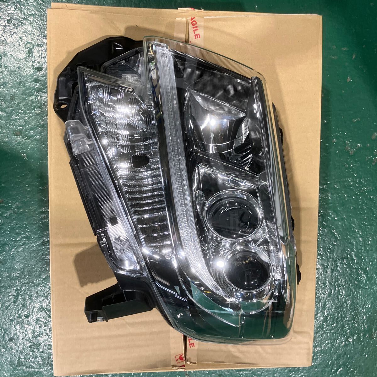 LA600S 左 ヘッドライト LED ダイハツ タントカスタム 81185