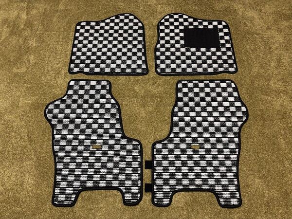■送料無料■スズキ ジムニー JA12W/22 MT チェックホワイト フロアマット 日本産 新品 アウトドア(年式:H7年11月~H10年10月)