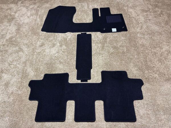 ■送料無料■ホンダ フリードプラス GB系 2WD/HV車用 黒無地 フロアマット 日本産 新品 アウトドア(年式:H28年9月~R6年6月)