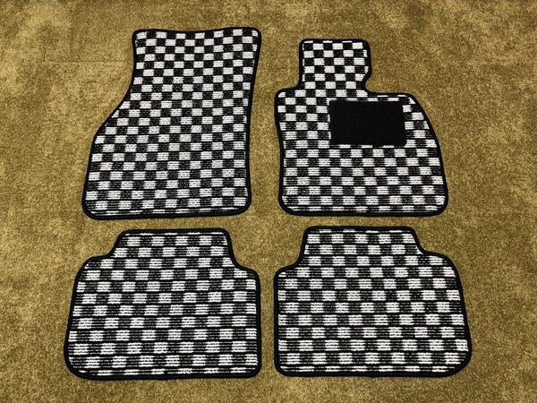■送料無料■MINI BMW ミニクラブマン F54 チェックホワイト 白黒 フロアマット カーマット 日本産 新品 輸入(年式:H27年9月~現行)