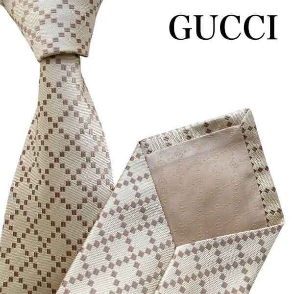 未使用級!GUCCI グッチ ネクタイ 『トムフォード期』極美品 ライトベージュ イタリア製 シルク素材 裏地GG総柄 結婚式 披露宴 パーティー