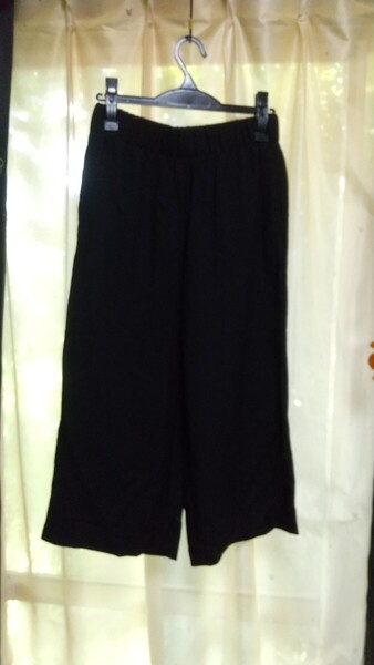 H&Mクロップドパンツ黒Sサイズ