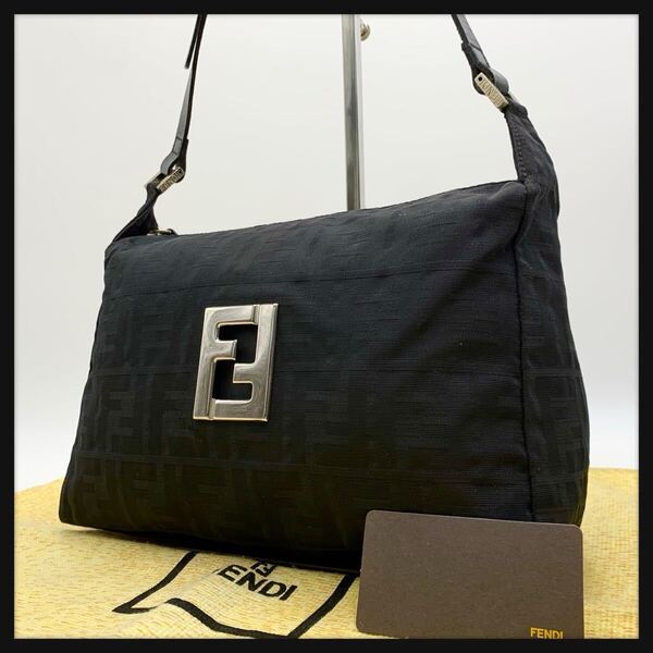 FENDI フェンディ アクセサリーポーチ ズッカ柄 FF金具 肩掛けバッグ ワンショルダー