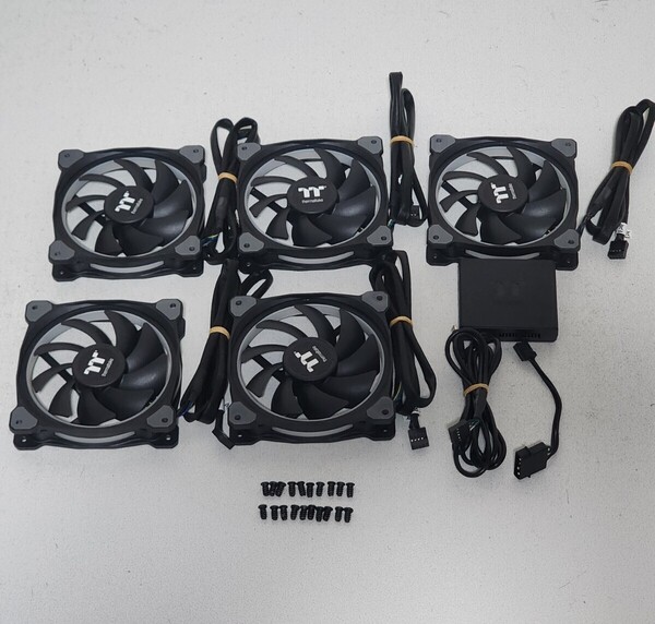 【送料無料】Thermaltake Riing Plus RGB 120mm 静音ファン 5個セット 動作確認済み PCパーツ