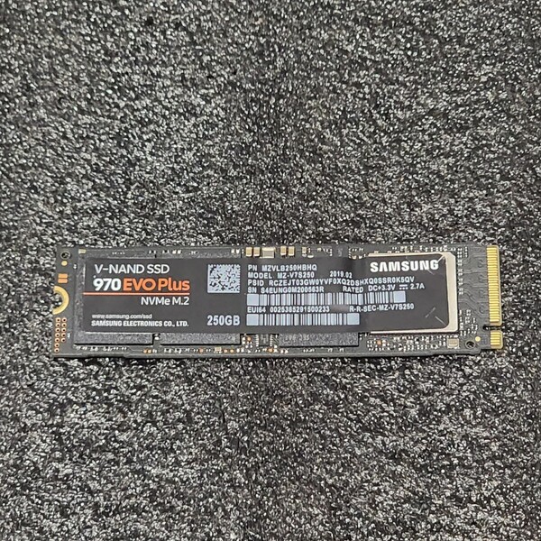 SAMSUNG SSD 970 EVO Plus(MZ-V7S250) 250GB NVMe SSD フォーマット済み PCパーツ M.2 2280 動作確認済み 240GB256GB