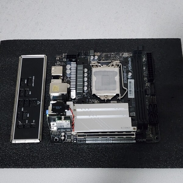 ASRock B560M-ITX IOパネル付属 LGA1200 Mini-ITXマザーボード 第10・11世代CPU対応 最新Bios 動作確認済 PCパーツ (2)