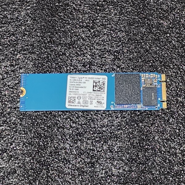 WesternDigtal WDC PC SN520(SDAPNUW-256G-1006) 256GB NVMe SSD フォーマット済み PCパーツ M.2 2280 動作確認済み 240GB 250GB