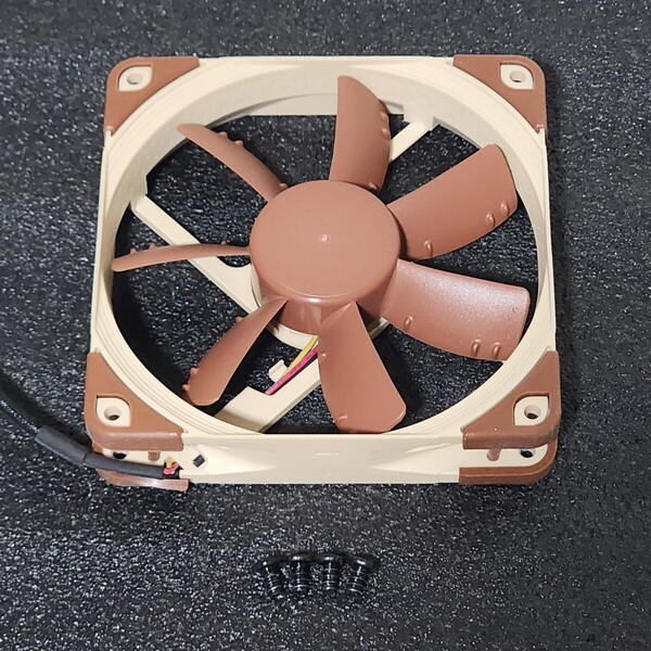 【送料無料】Noctua NF-S12A ULN 120mm 静音ファン 3PIN 動作確認済み PCパーツ