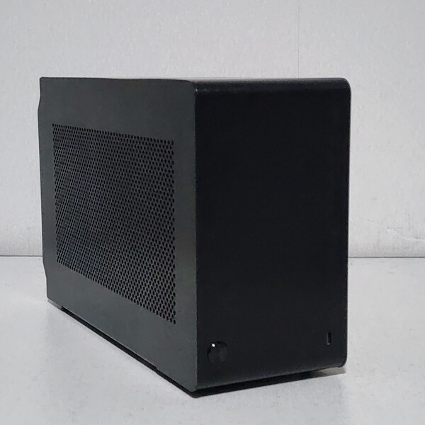 【送料無料】Dan Case A4-SFX v4 小型PCケース(Mini-ITX) SFX電源ユニット対応